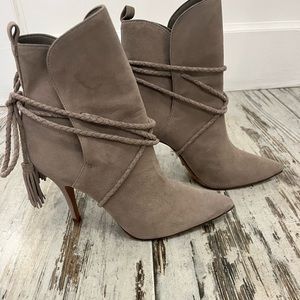 SCHUTZ FADHILA GRAY LACE UP ROPE TIE TASSLE BOOTS BOOTIES  8.5